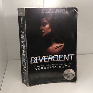 Divergent by Veronica Roth